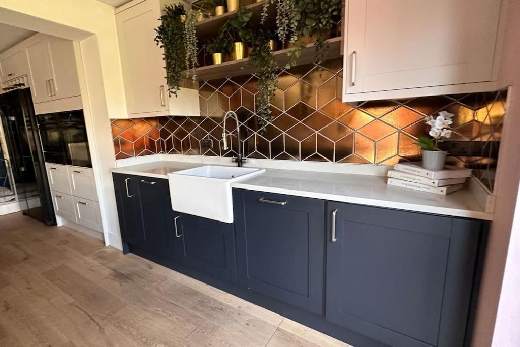 Formby, Spacious True Bungalow Steps From Beach Exterior foto